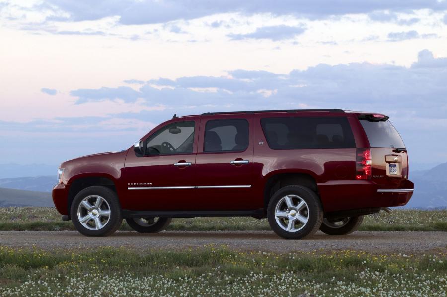  Chevrolet Suburban 2011 года  (фото 2 из 5)